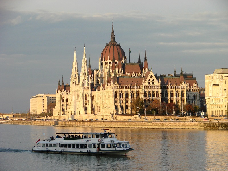 visit budapest cruise