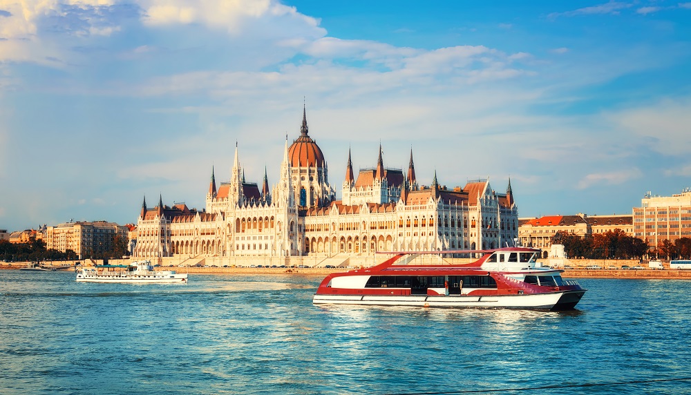 Instagrammabble spots in Budapest - Danube